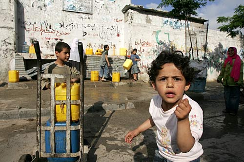 Khan Younis. Public taps for drinking water, 