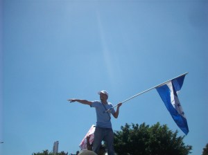 Demonstration in front of Clarion Hotel, Tegucigalpa. (Photo: Joseph Shansky)
